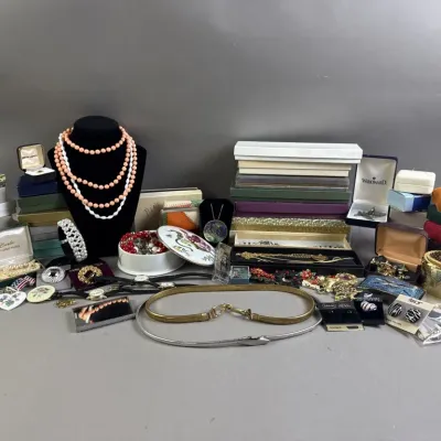 Sale Photo Thumbnail #337