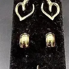 Gold-toned jewelry Lot