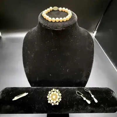 Vintage Pearl Bracelet, Brooch And Pin & New Pearl Toned Dangly Earrings