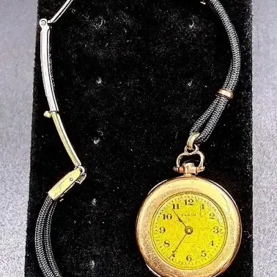 Vintage Elgin Ladies Wristwatch With Adjustable Steel Hinge Clasp 