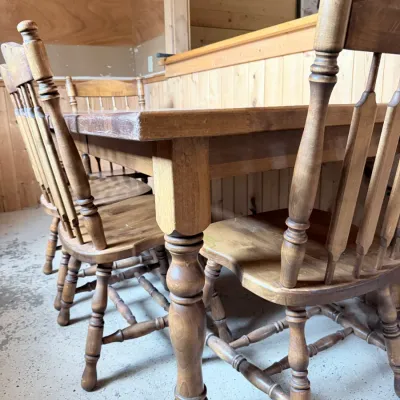 Sale Photo Thumbnail #9: Oak table with two leaves and 6 chairs (only 3 pictured). All in good condition.