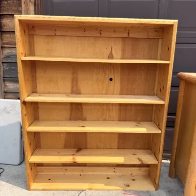 Sale Photo Thumbnail #3: 5 shelf log bookshelf