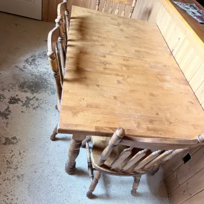 Sale Photo Thumbnail #10: Oak table with two leaves and 6 chairs (only 3 pictured). All in good condition.