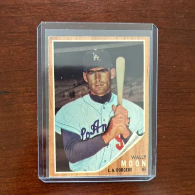 1962 Topps Baseball Card. Wally Moon (With Cap) - Los Angeles Dodgers. Card #190
