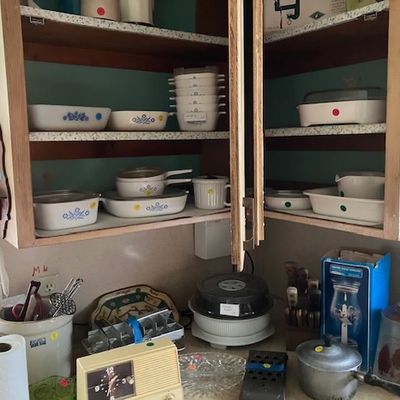 Sale Photo Thumbnail #15: Corningware, vintage kitchen items