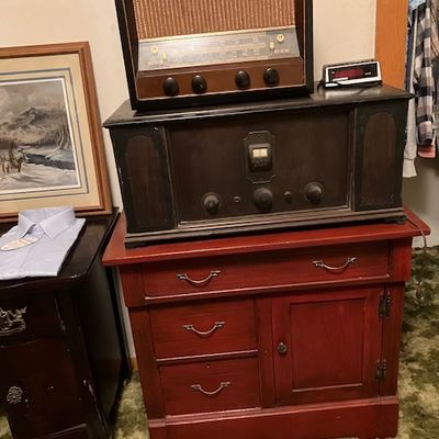 Sale Photo Thumbnail #2: Vintage radios