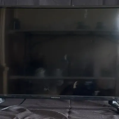 32" Insignia LED HD Television with Remote