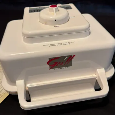 Vintage Grill Express 60-Second Electric Countertop Sandwich & Meat Grill - White