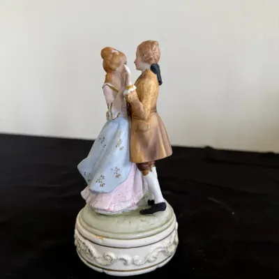 Vintage Romantic Couple Dancing Porcelain Music Box Figurine – Hand-Painted Decorative Collectible