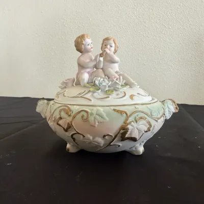 Vintage Capodimonte Style Porcelain Lidded Trinket Box – Cherubs / Putti & Floral Accents