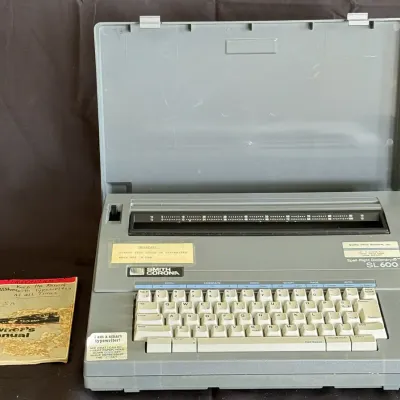 Vintage Smith Corona SL 600 Electric Typewriter with Spell-Right Dictionary – Fully Working!