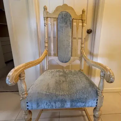 Antique-style accent chair