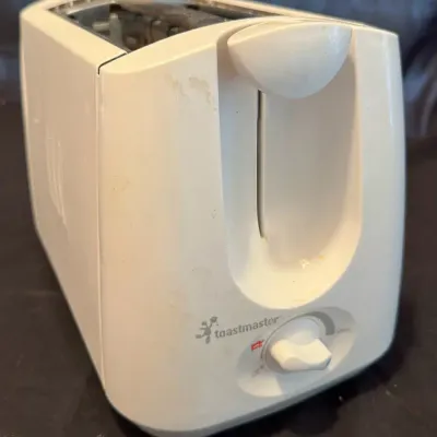 Vintage Toastmaster 2-Slice White Toaster Model T2000W - Retro Countertop