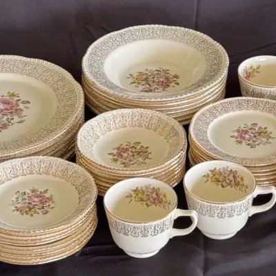 Vintage 1940s/1950s Homer Laughlin "Monticello" Gold Filigree China Dinnerware Set