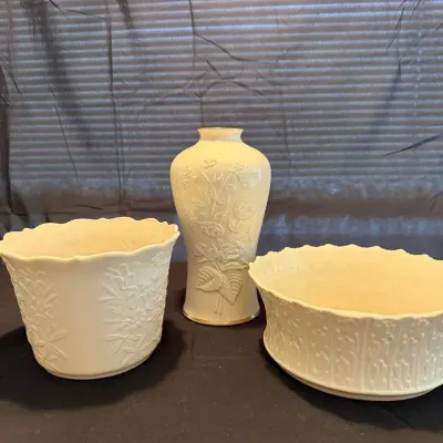  Lenox Masterpiece Collection, featuring ivory porcelain with 24K gold trim.