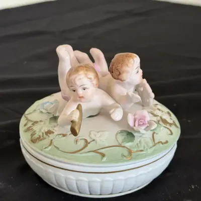 Vintage Porcelain Trinket Box with Cherub Angels Lid – Decorative Jewelry Keepsake Box