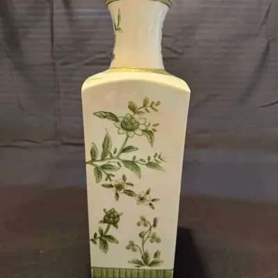 Norleans Japanese porcelain vase