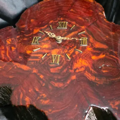 Handcrafted Live Edge Wood Slab Wall Clock – High Gloss Finish – Quartz Movement