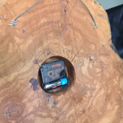 Handcrafted Live Edge Wood Slab Wall Clock – High Gloss Finish – Quartz Movement