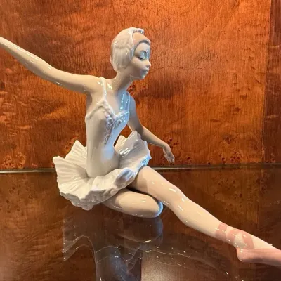 Sale Photo Thumbnail #6: Lladro Ballerina Figurine 2692 