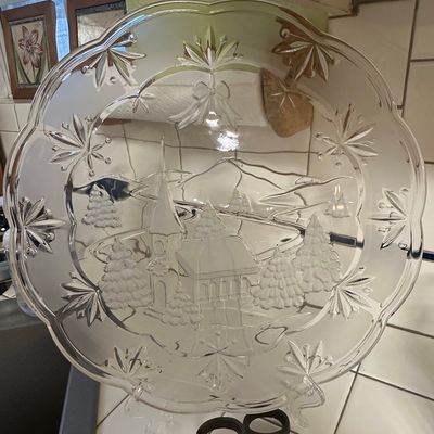 Sale Photo Thumbnail #419: Mikasa "Santa's Choir" Christmas Platter