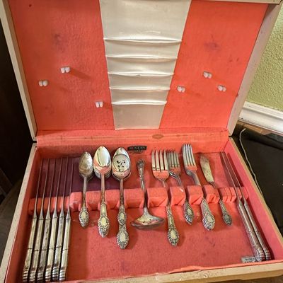 Sale Photo Thumbnail #56: 1847 Rogers Bros. Silverplate Flatware Set