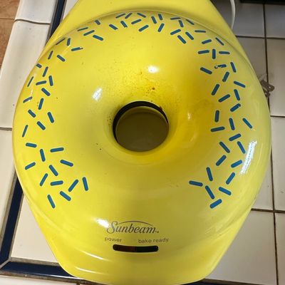 Sale Photo Thumbnail #355: Sunbeam "Sprinkles" Donut Maker