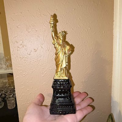 Avon Statue of Liberty After Shave Decanter