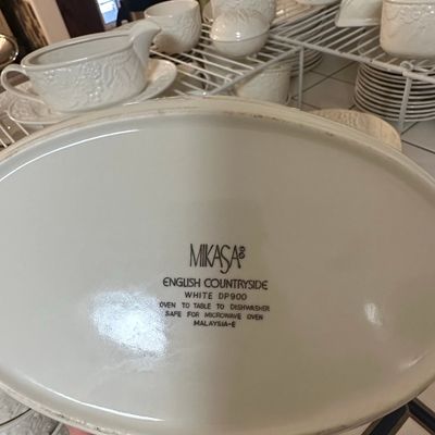 Sale Photo Thumbnail #642: Mikasa English Countryside Oval Baker