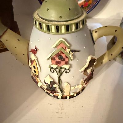 Sale Photo Thumbnail #449: Lenox Winter Greetings Teapot