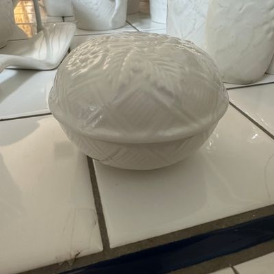 Sale Photo Thumbnail #469: Mikasa English Countryside White Covered Sugar Bowl