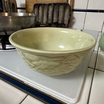 Sale Photo Thumbnail #302: Vintage McCoy Pottery Leaf Pattern Mixing Bowl