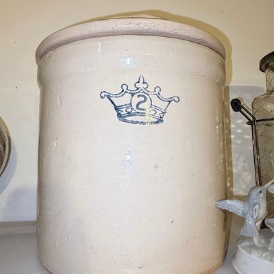 Sale Photo Thumbnail #66: Robinson Ransbottom Blue Crown 2-Gallon Stoneware Crock with Lid