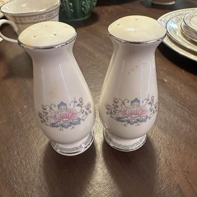 Sale Photo Thumbnail #340: Lenox Charleston Salt and Pepper Shakers
