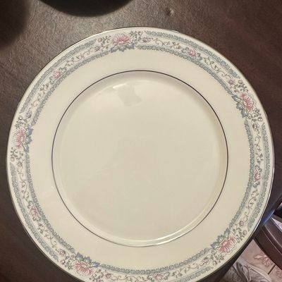Sale Photo Thumbnail #547: Lenox Charleston Dinner Plate