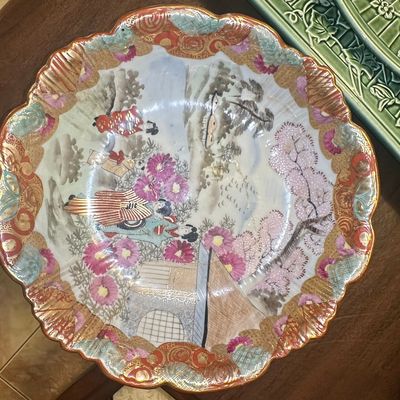 Sale Photo Thumbnail #402: Japanese Imari Style Decorative Charger with Geisha Scene