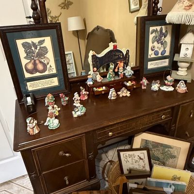 Sale Photo Thumbnail #40: Antique Wooden Vanity with Mirror