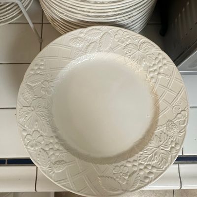 Mikasa English Countryside White Dinner Plates