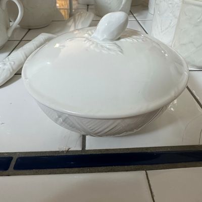 Mikasa English Countryside White Sugar Bowl with Lid