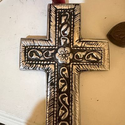 Sale Photo Thumbnail #484: Vintage International Silver Plated Floral Wall Cross