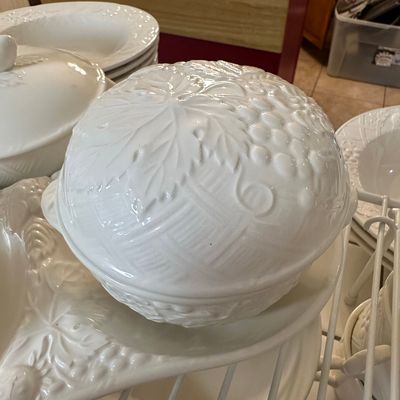 Sale Photo Thumbnail #535: Villeroy & Boch "Basket" Covered Vegetable Bowl