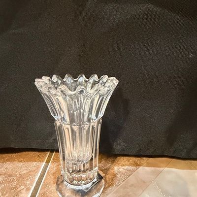 Sale Photo Thumbnail #423: Crystal Vase with Scalloped Rim and Starburst Base