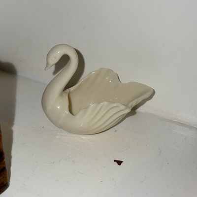 Lenox 'To the Bride' Porcelain Swan Figurine