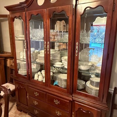 Sale Photo Thumbnail #15: Thomasville Winston Court Cherry China Cabinet
