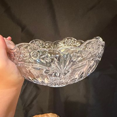 Sale Photo Thumbnail #658: Oneida Southern Garden Rose Pattern Crystal Bowl