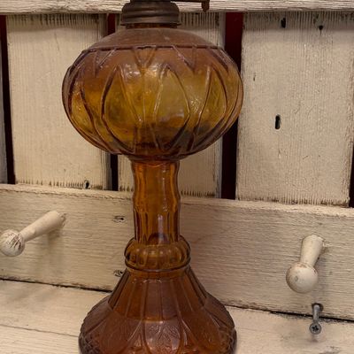 Sale Photo Thumbnail #154: Aladdin "Washington Drape" Amber Glass Oil Lamp