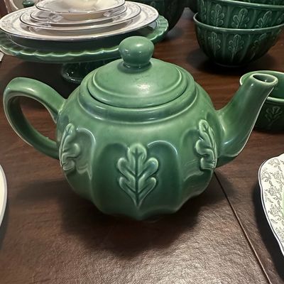 Sale Photo Thumbnail #475: Furio Home Green Oak Leaf Teapot
