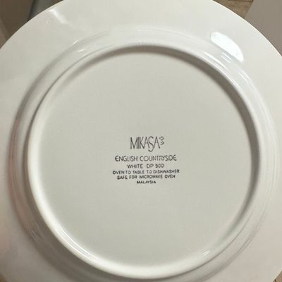 Mikasa English Countryside White Dinner Plates