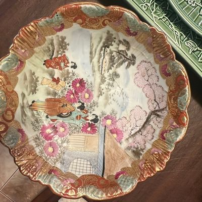 Sale Photo Thumbnail #403: Japanese Imari Style Decorative Charger with Geisha Scene