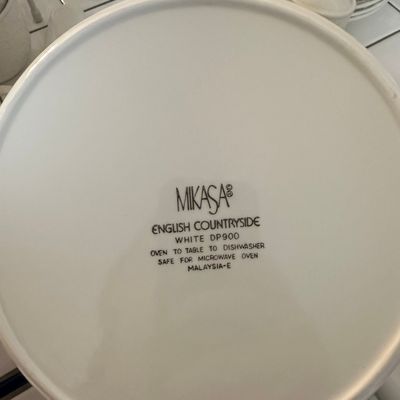 Sale Photo Thumbnail #146: Mikasa English Countryside White 9" Salad Serving Bowl